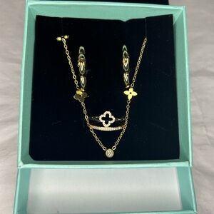 LUXY Gold Clover 3-piece Jewelry Set